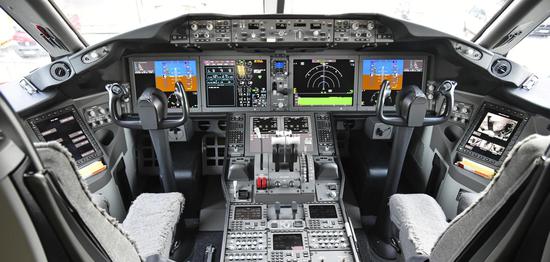 又一架波音客机出事,驾驶舱内冒烟,氧气罩脱落,256人死里逃生