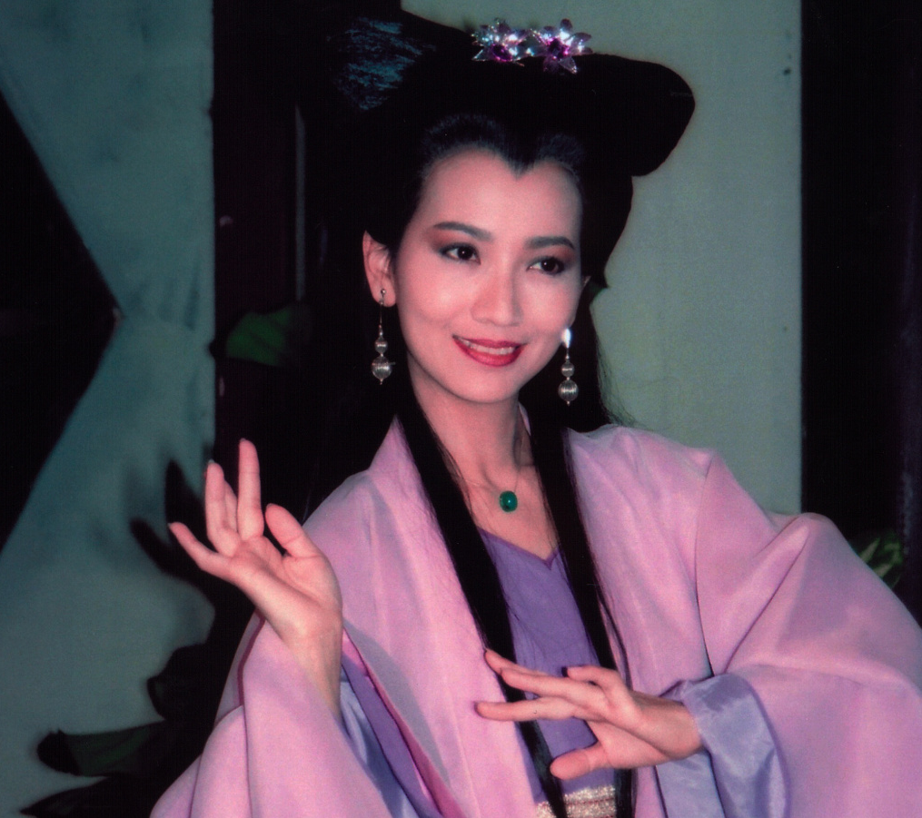 《新白娘子传奇》罕见剧照:赵雅芝美颜盛世,许仙和小青合照亮了