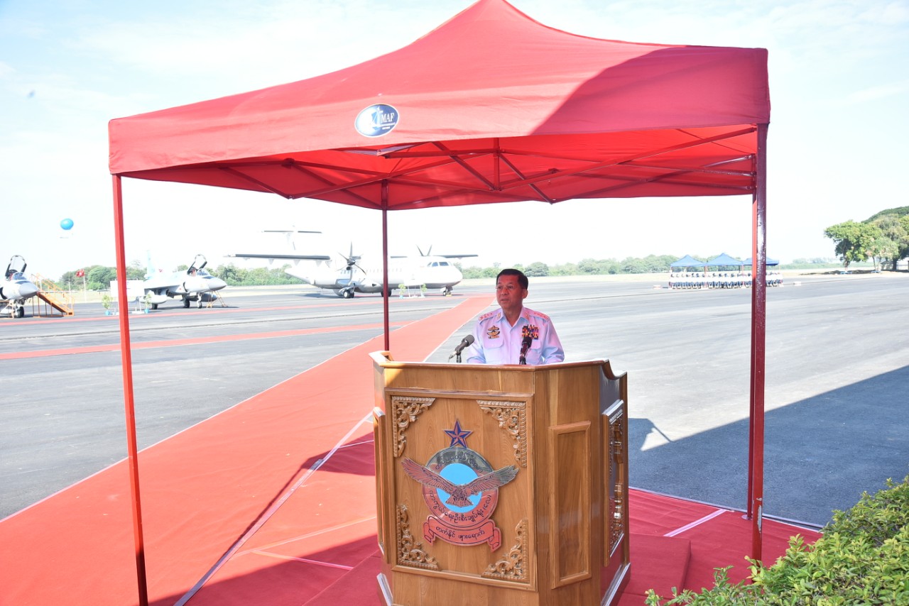 缅甸空军举行建军71周年仪式 现场出现中国枭龙战机