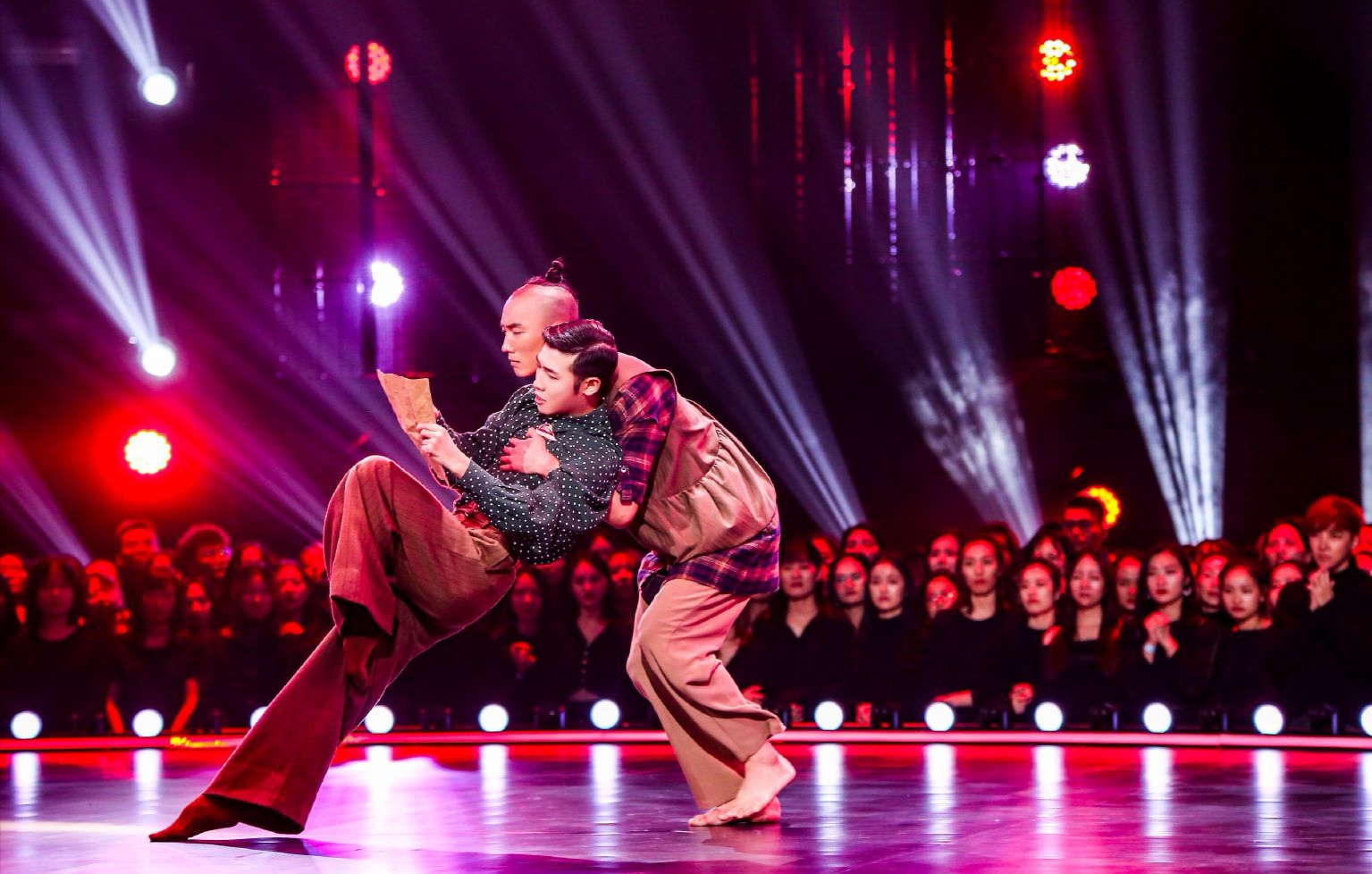 同样96分,为什么说《舞蹈风暴》胡沈员,朱凤伟的作品更精彩