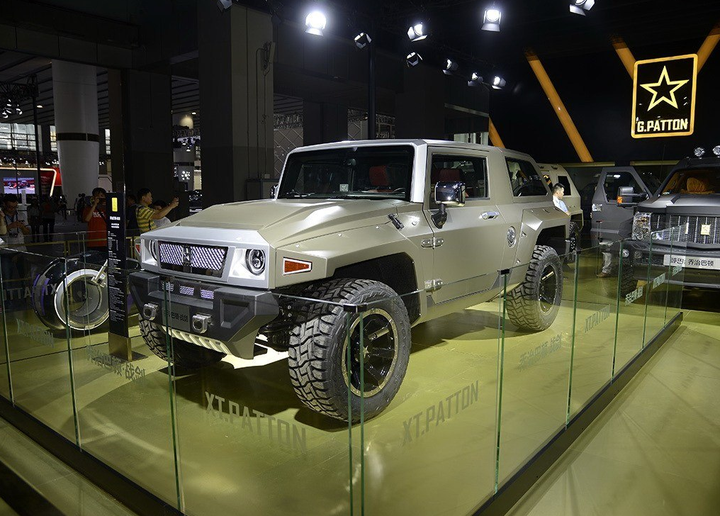 后排的座椅基本没有舒适性可言了,空间也非常狭小,毕竟买这车的后座八