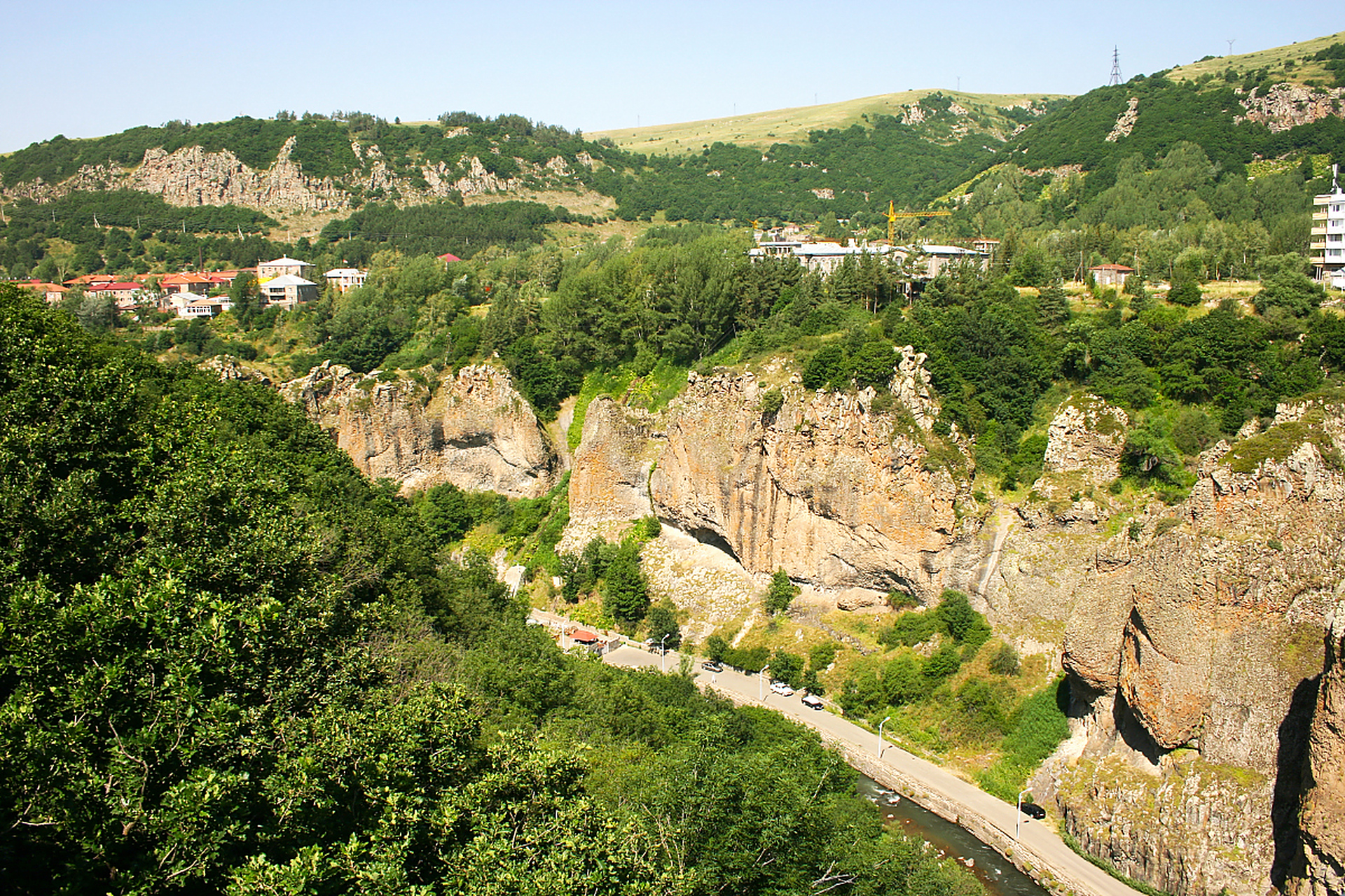 沈阳棋盘山风景名胜区位于中国辽宁省沈阳市东北部的棋盘山脉上,是一