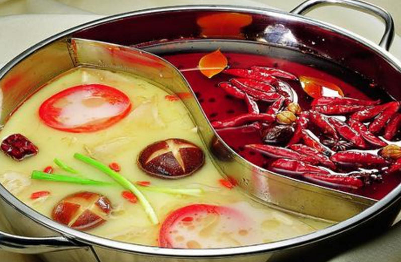 鸳鸯火锅的隔板为啥是弯的?原来不只是为了美观,这才是关键