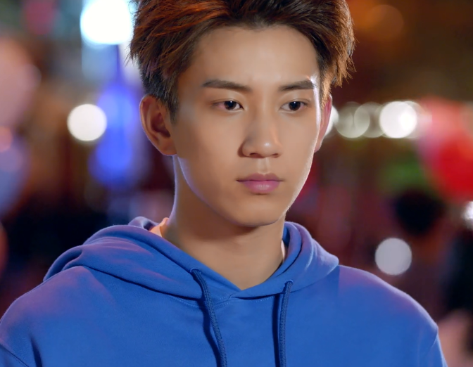 为了做好事而来到医院的方牧野看到瘫倒在地上的蒋一依,在蒋一依的