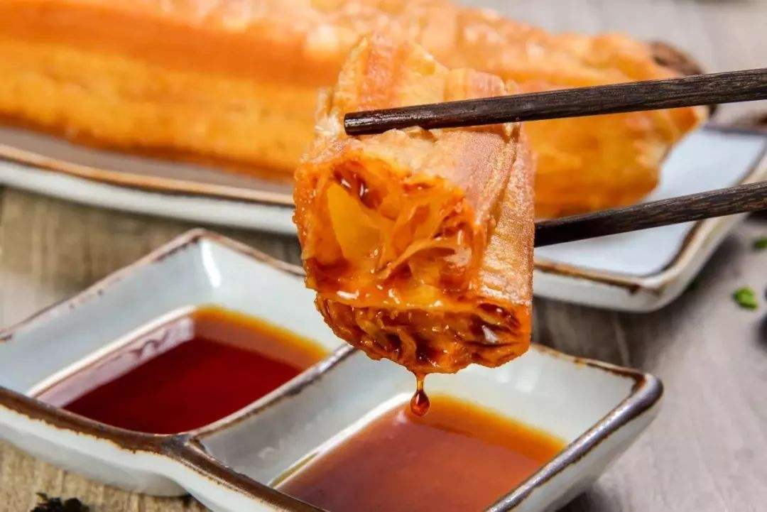 油条跟谁才是最佳cp? 南方人:要蘸酱油!北方人表示不理解!