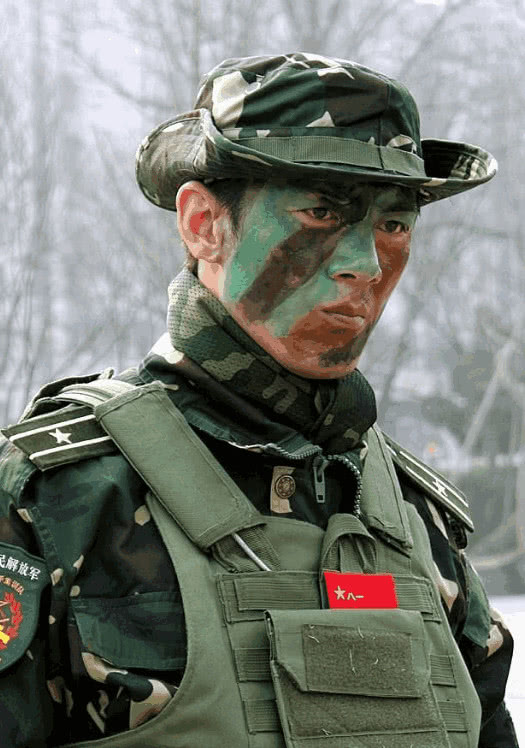 我国解放军特种兵,为什么普遍不戴防弹头盔呢?听听老兵怎么说!