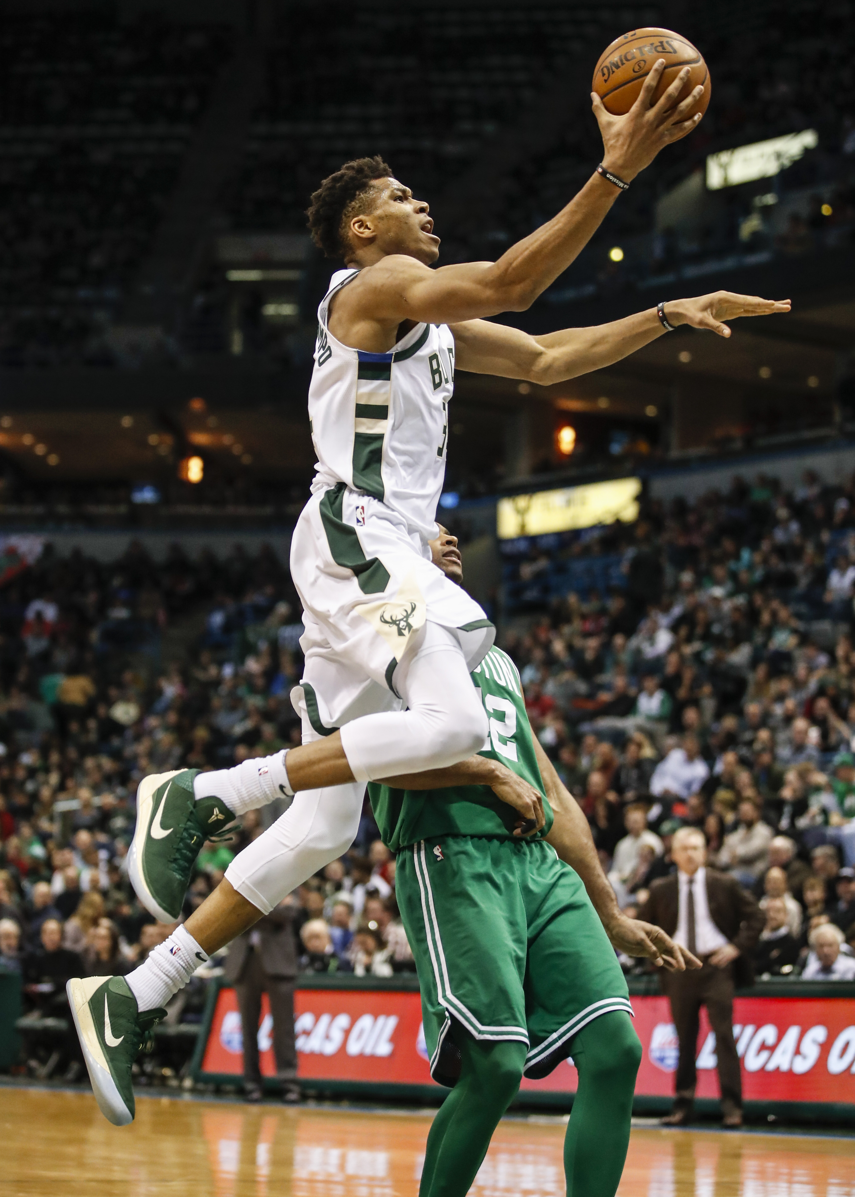 篮球——nba常规赛雄鹿胜凯尔特人
