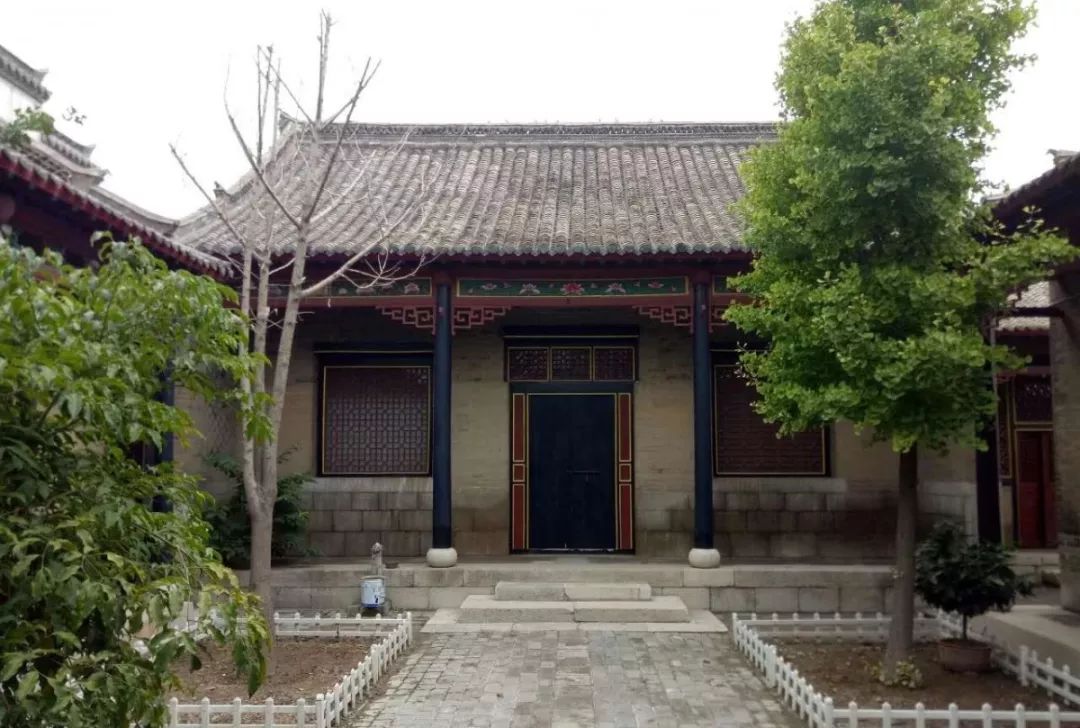 共同守护着万家大院的历史与文化内涵.