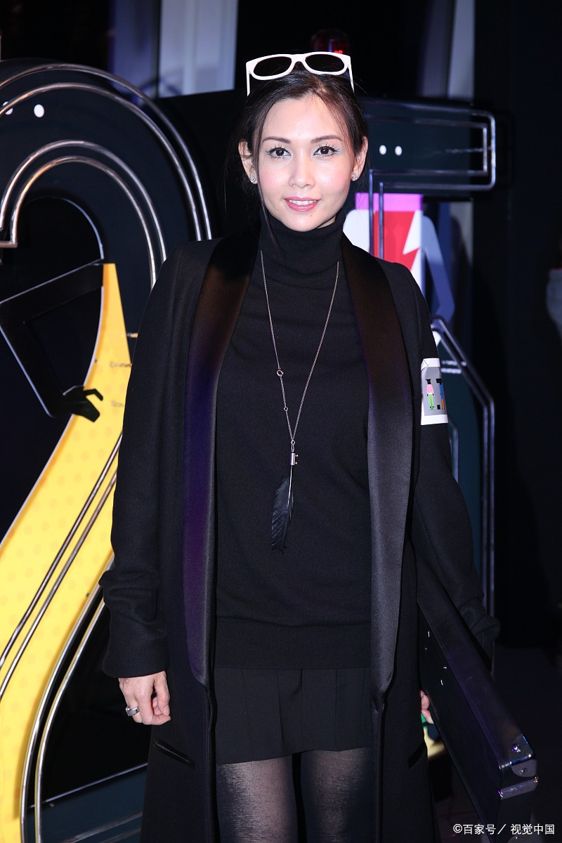 近日,57岁的邱淑贞游西安看兵马俑