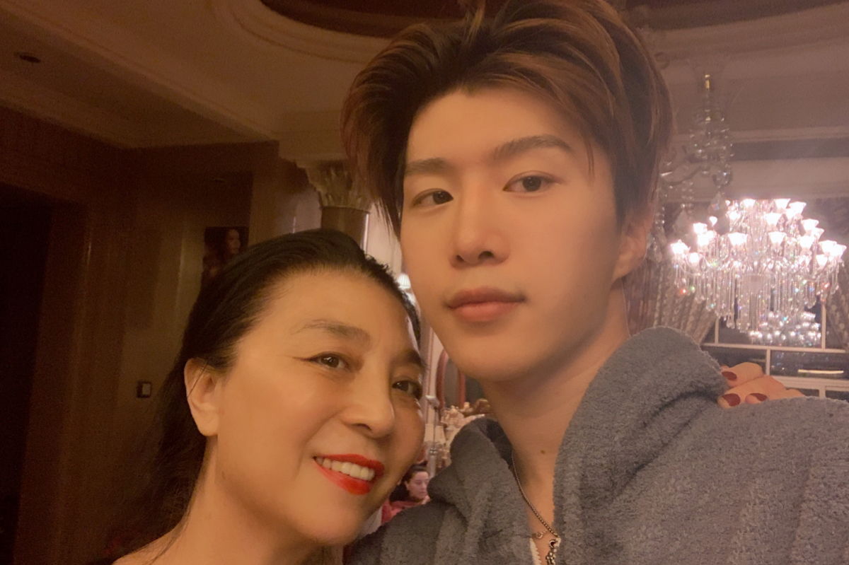 范丞丞晒与范冰冰合影照称其为"我妹" 网友:小心你妹揍你