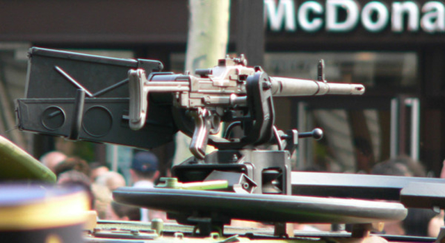 二战后法国第一代通用机枪aat-52,结束万国造时代,用了半个世纪