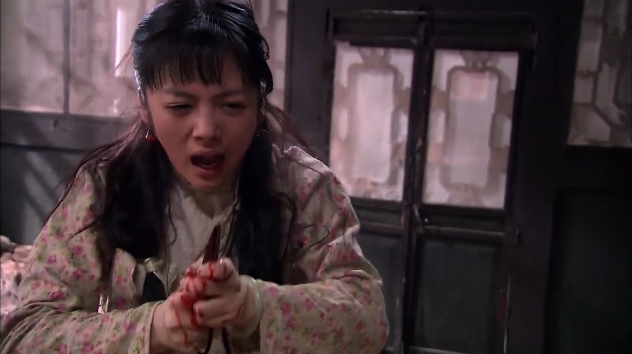 抗日奇侠:土肥原大怒,孔玉儿得以脱身,将剪刀刺向了自己的喉咙