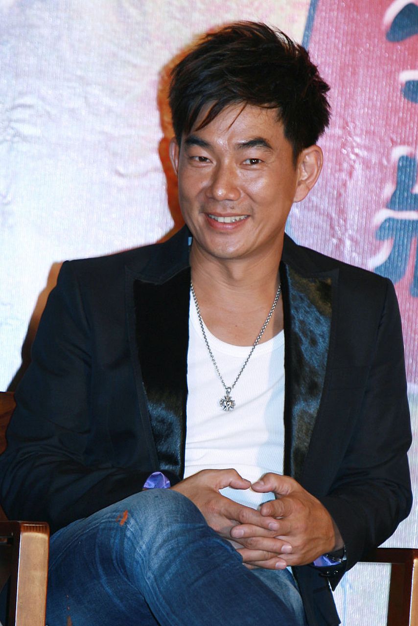 12月22日,任贤齐引发网友热议.