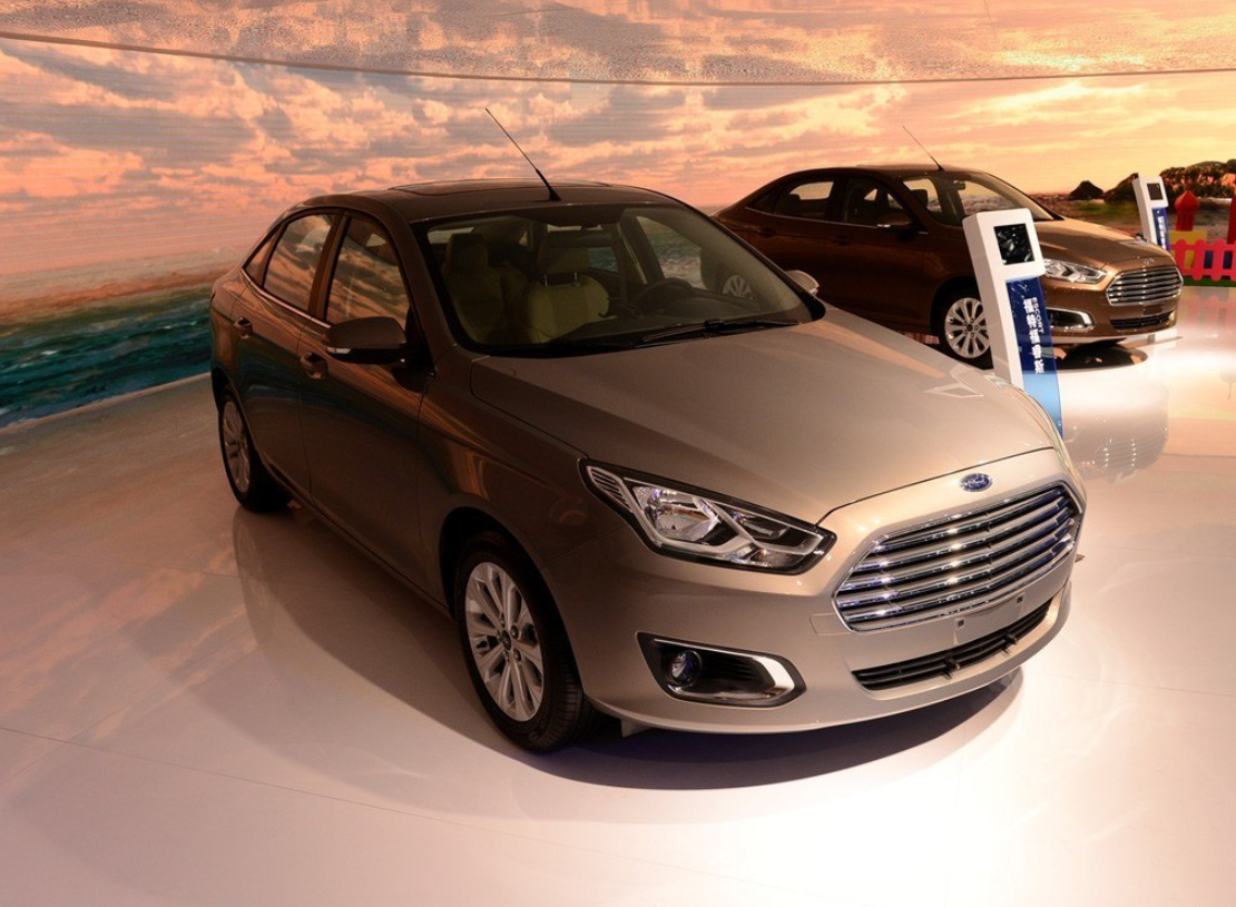 外观颜值很高,车身看起来特别气派,这个东西见仁见智