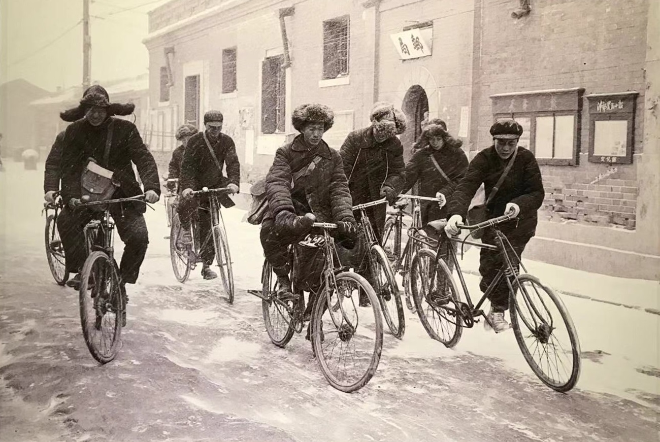 60年代老照片:图2已极为罕见,图4酷似当代"网红"