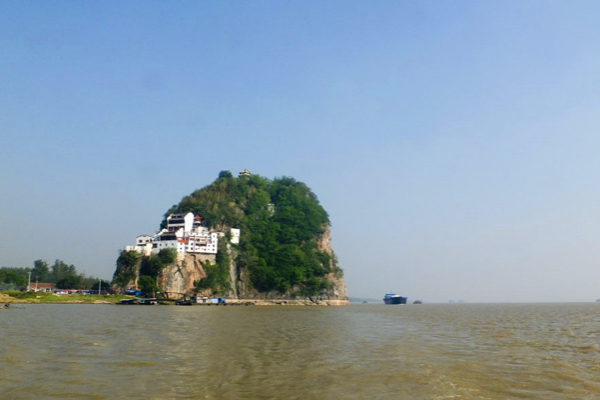 长江里的小孤山,海拔仅仅78米,每年接待40000名游客
