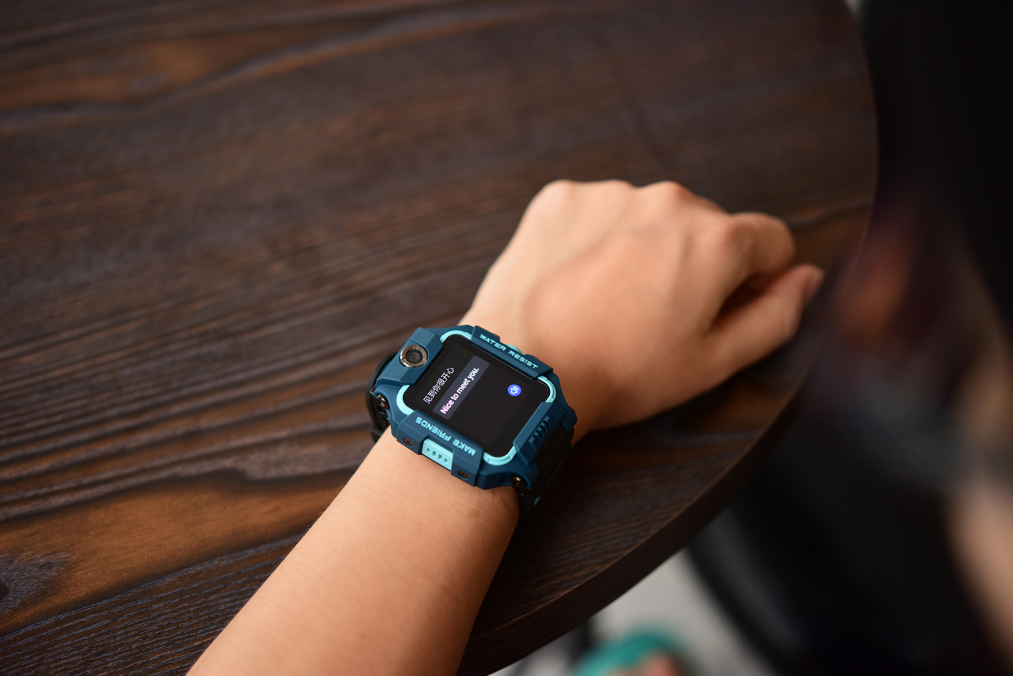 电话手表也用上翻转双摄!小天才z6图赏