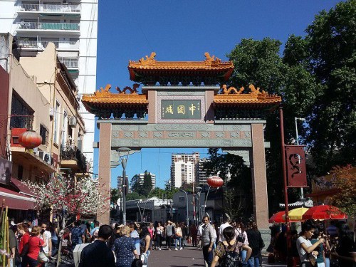 旅阿华人面对经济动荡:"不过是又一次的轮回"