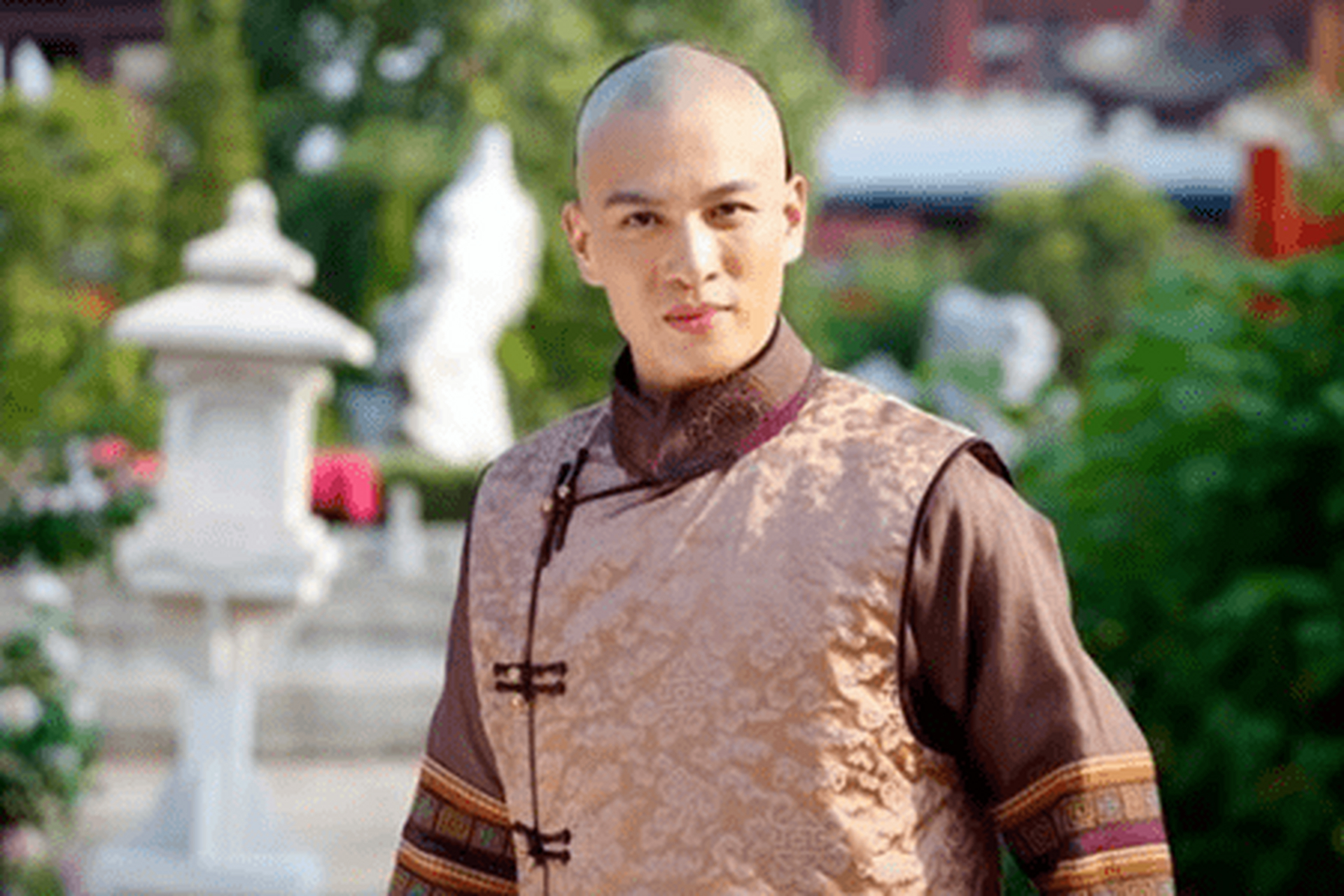 "一人多语言"尤其是康熙的皇九子胤禟(宜妃之子),会说俄语,被任命和