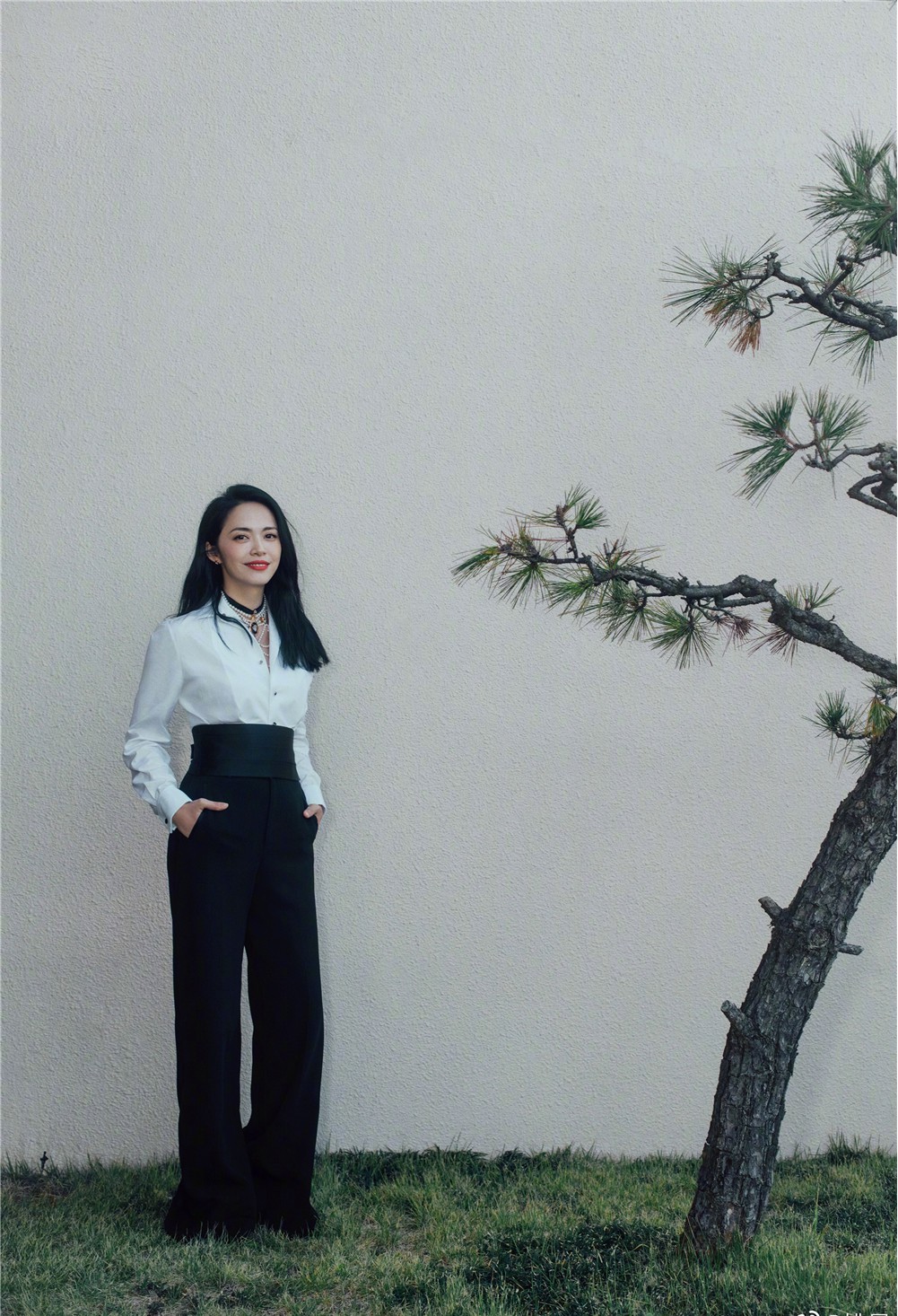 40岁女人拍照别只会比剪刀手!学习姚晨拍照姿势,轻松拍出大片感