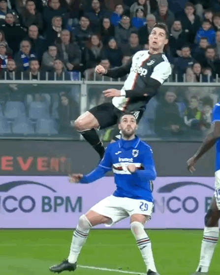 c罗和乔丹的滞空对比,谁更流氓!