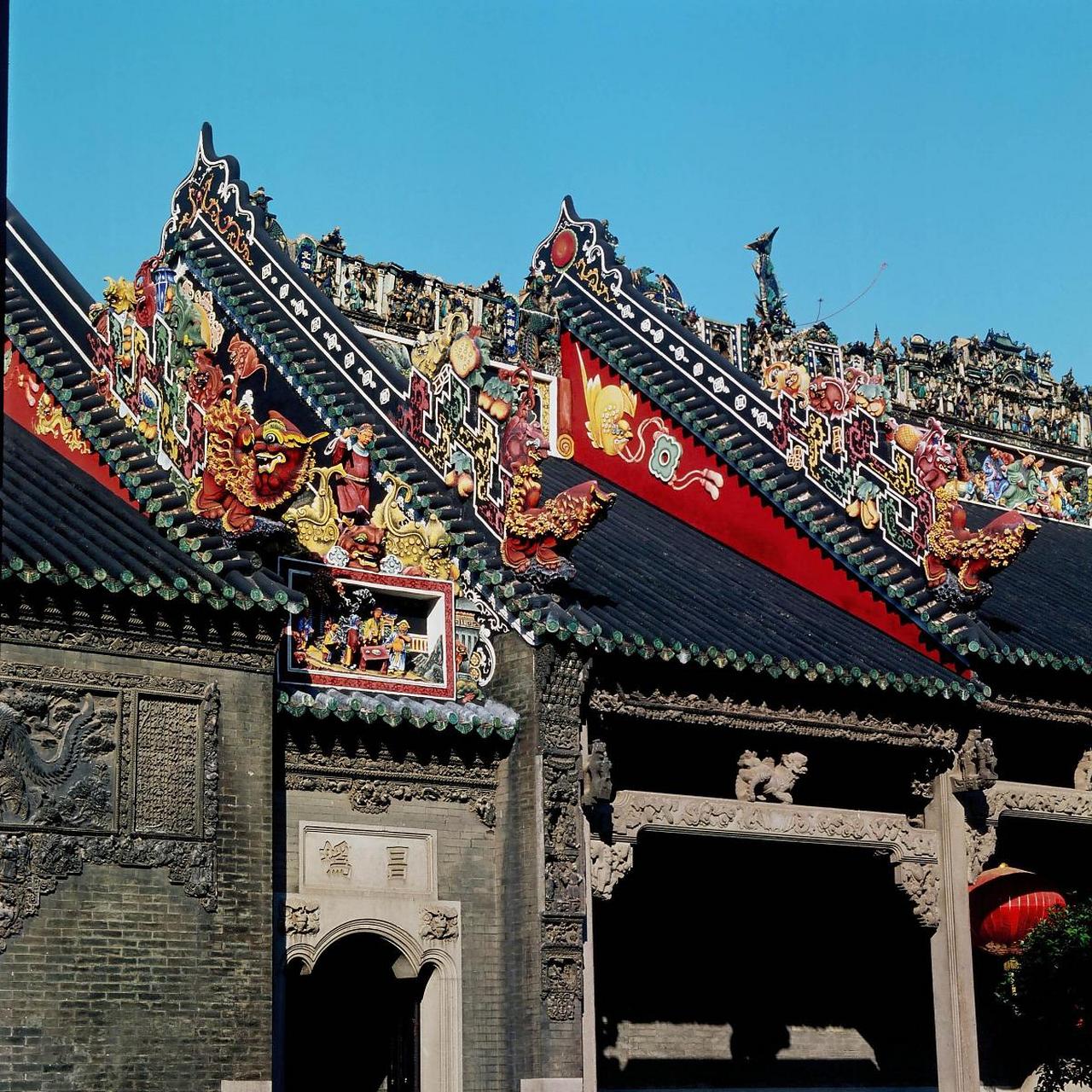 陈家祠堂,又称陈氏书院,是陈氏宗族于清光绪年间兴建的合族祠.