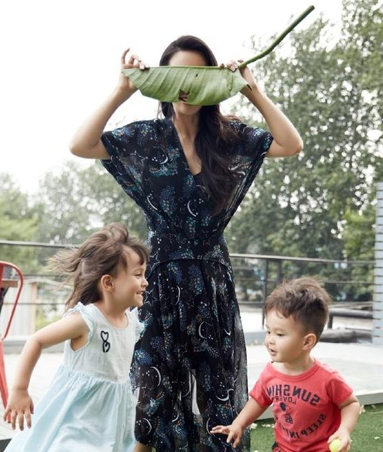 爱登,为马雅舒的混血儿子,颜值超高,呆萌十足的他是姐姐的"跟屁虫"