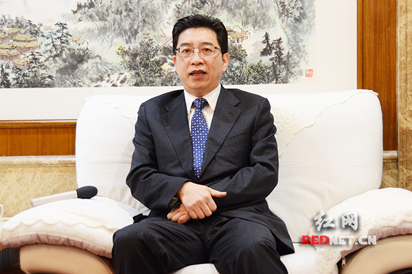 【贯彻两会精神】邓群策:振兴实体经济 让百姓更有获得感