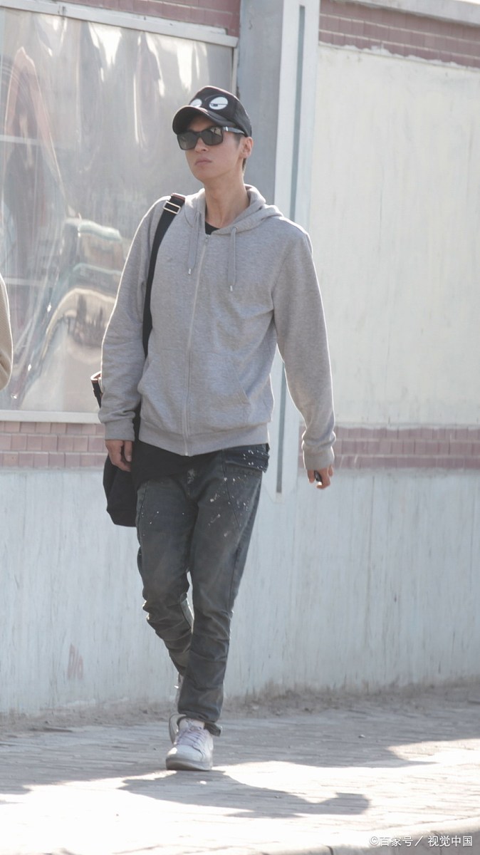 给大家分享一下新荣耀大厅房卡在哪充值