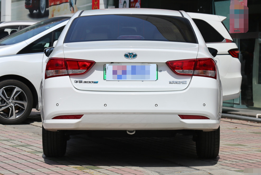 年轻人的首选,这款起亚华骐300e外形时尚,开出去你就是潮人!