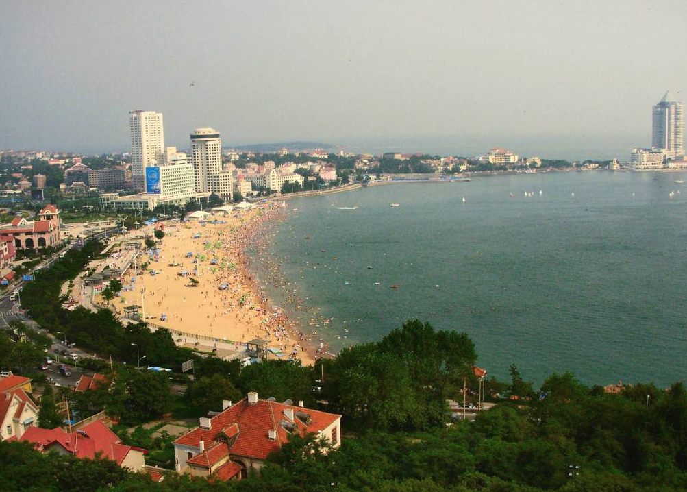 青岛第三海水浴场麻雀虽小五脏俱全,态度友好,带孩子来玩沙吧!