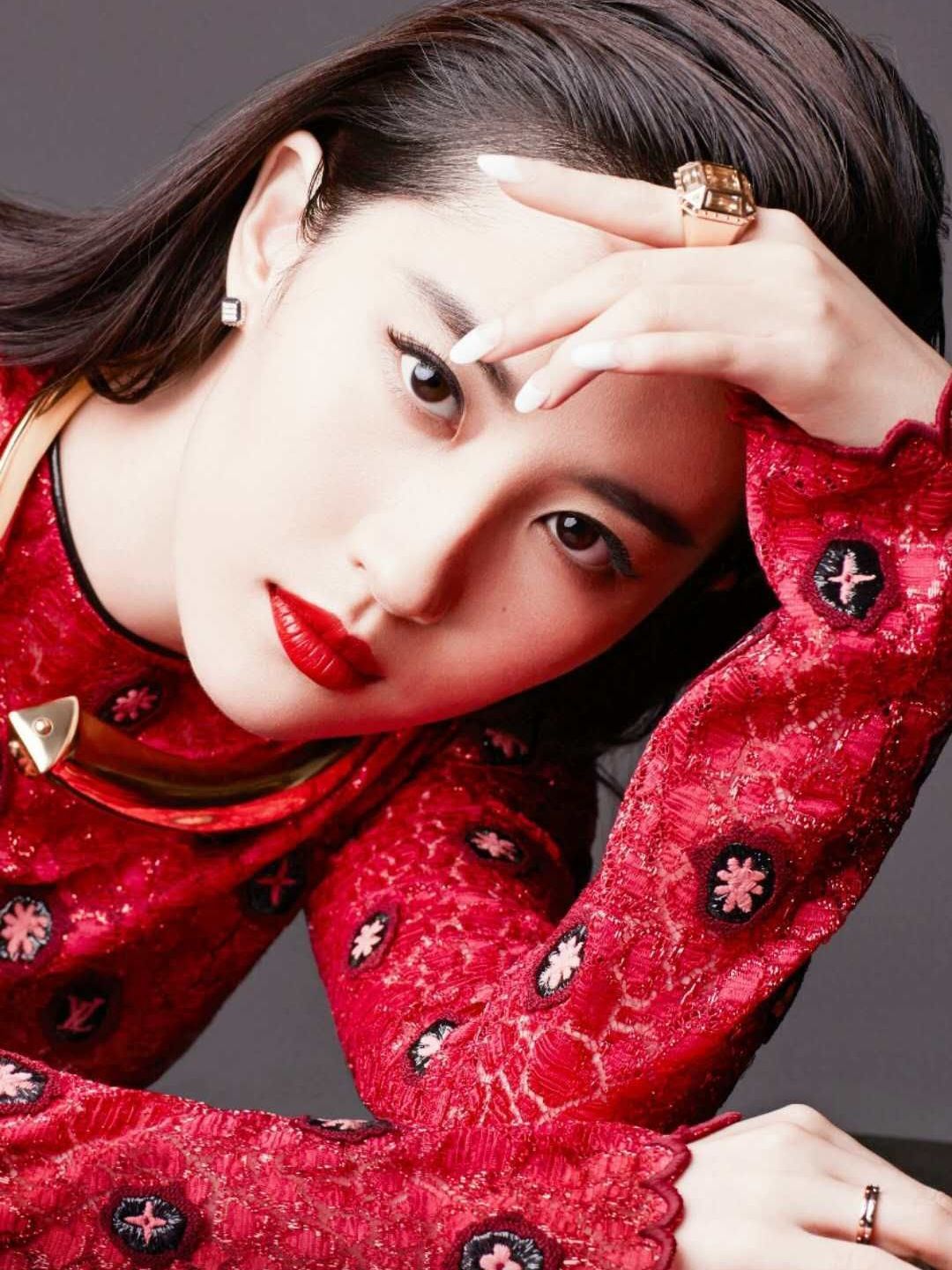 刘亦菲的红衣造型,可"娇小可人",可"御姐风范"!