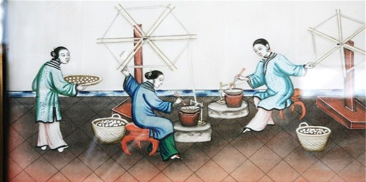 清朝时期在农业恢复以后,手工业的迅速发展,促进生产力巨大提高