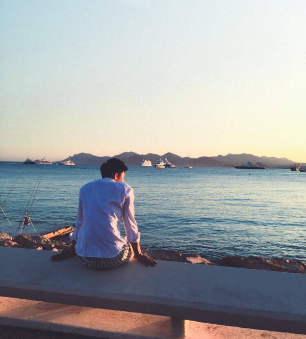 他因耽美剧一夜爆红,却照样喝野酒看风景并直言小鲜肉