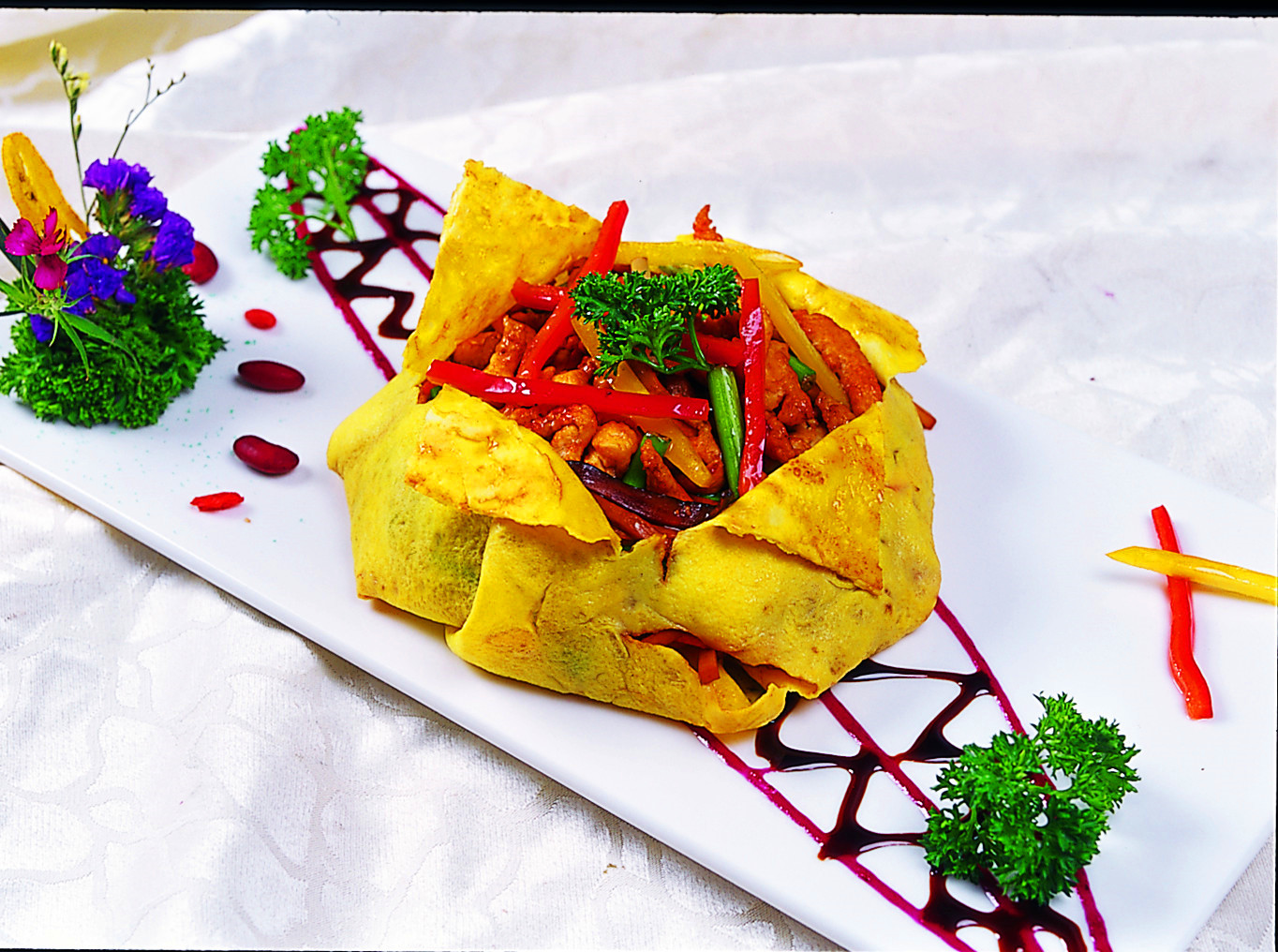 临朐全羊宴为传统名吃,从创立至今,经过几代烹饪工作者的精心钻研