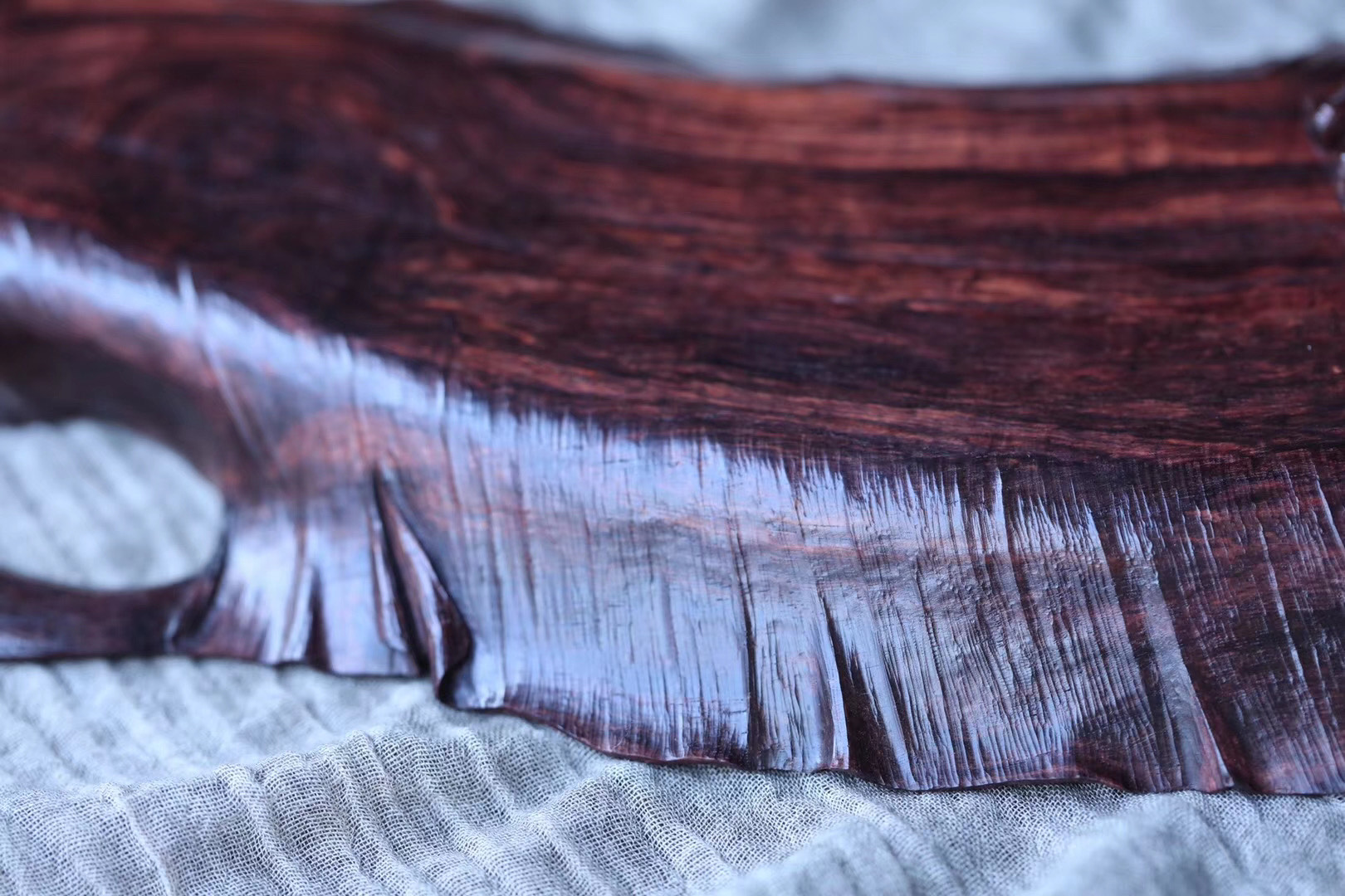 野生林老料『芭蕉蛙趣』茶杯垫极致写生手法,一片芭蕉叶两只青蛙对鸣