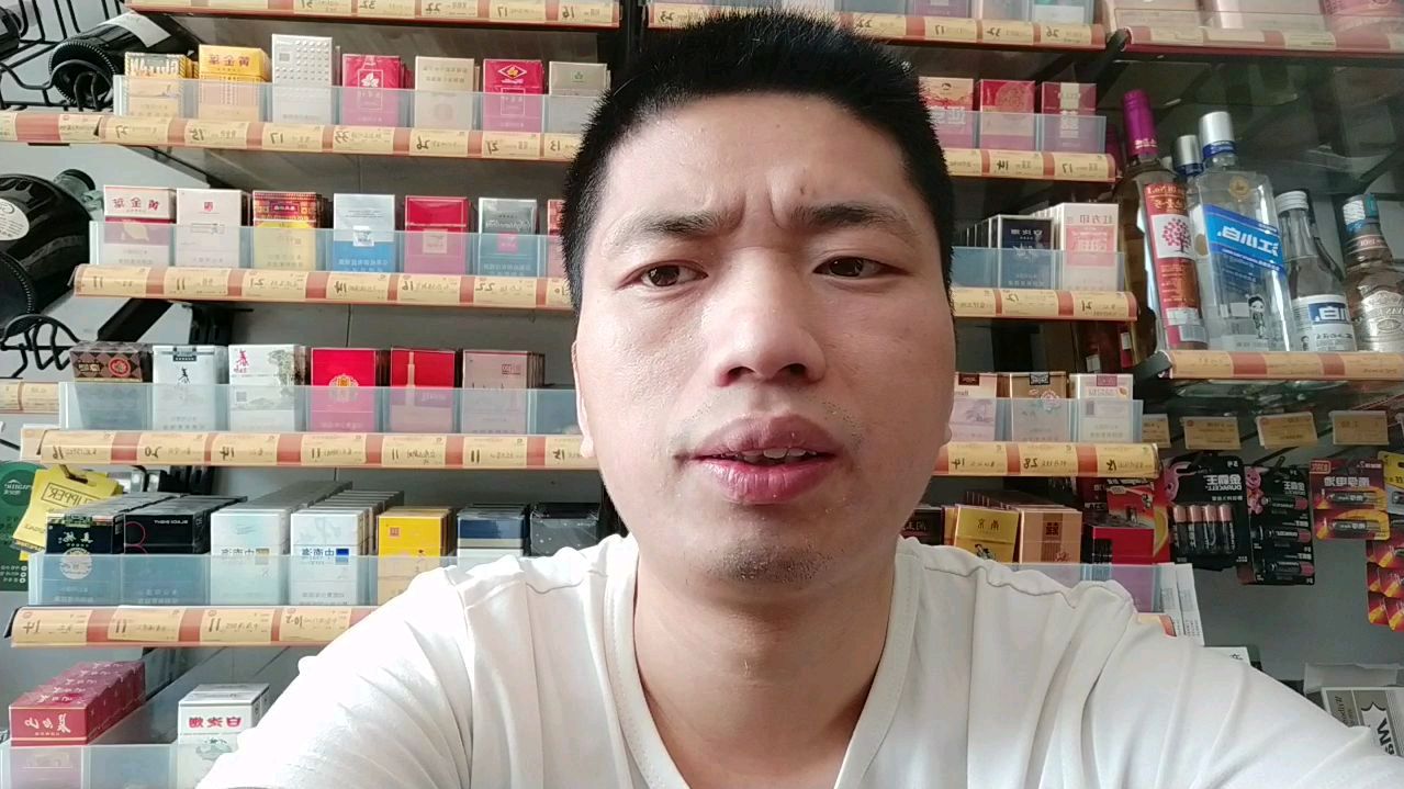 大超市的陈列费,一个堆头产品就几千块,便利店有多少?你知道嘛