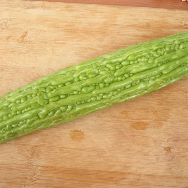 白灼苦瓜,保留了苦瓜原有的清鲜真本味,拯救夏日没食欲