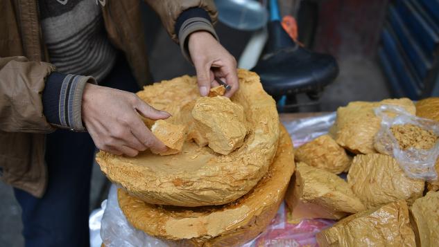 童年时期的"老糖",破洋瓷盆可以换!20年前农村孩子零食