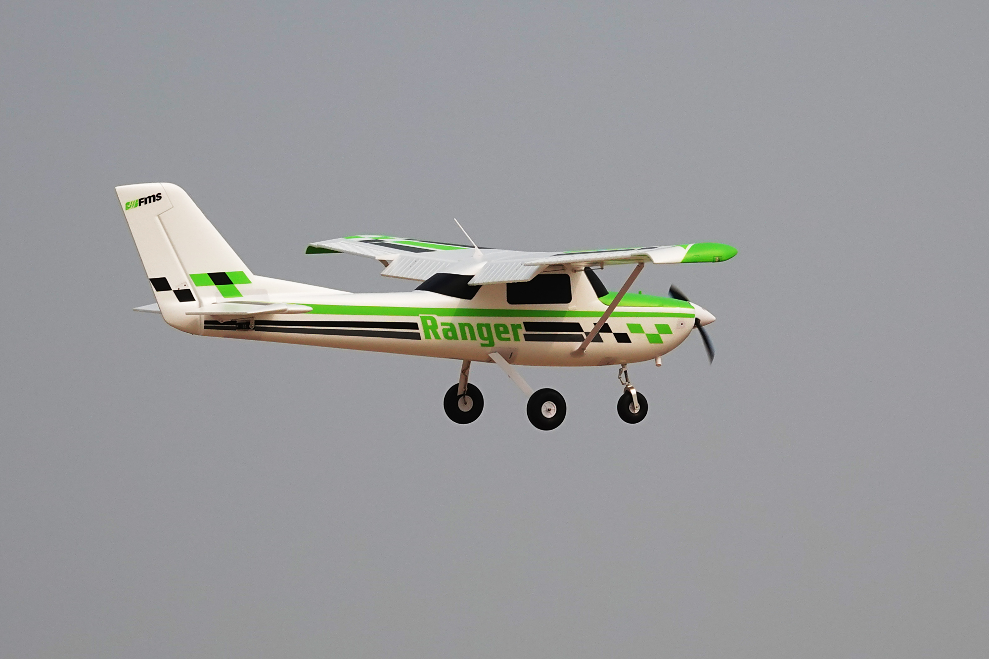 fms大守护者航模飞机精美飞行照片