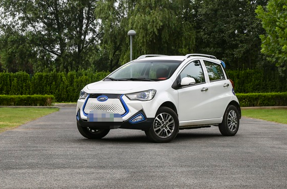 2018款运动版江淮iev6e车内无压抑感,整体空间大,代步首选!