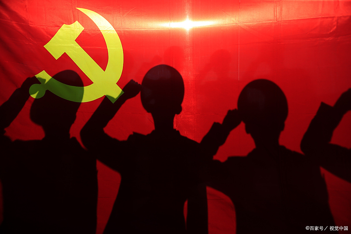 党啊,今天是你的生日  从群星闪耀中走来  一路荆棘,一路坎坷  却始终