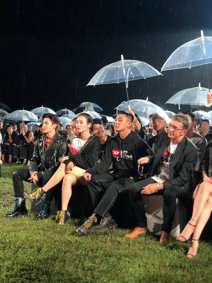 刘亚仁马思纯"在一起了",画面非常甜蜜与兴奋,网友:太幸福了