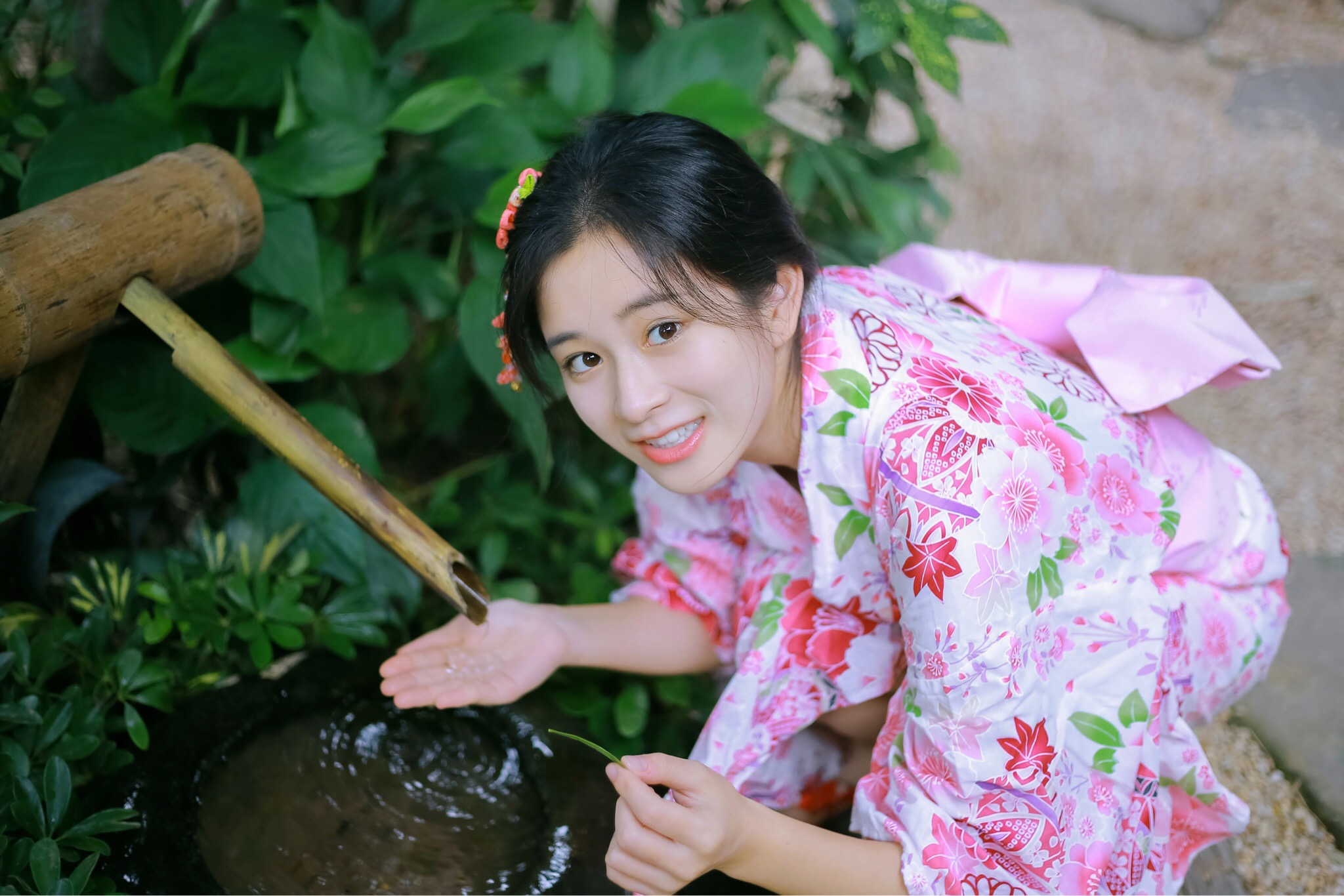 女孩摄影:和服姑娘在玩耍 转载自百家号作者:小美摄影看看