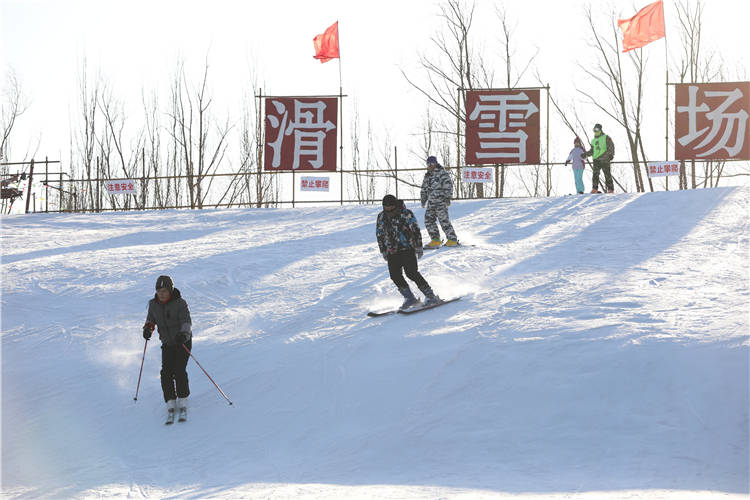 辽宁省朝阳市滑雪场图片