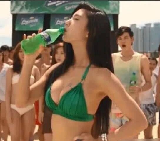 迪丽热巴与亚洲第一美女李成敏代言的雪碧,网友:保守派vs豪放派