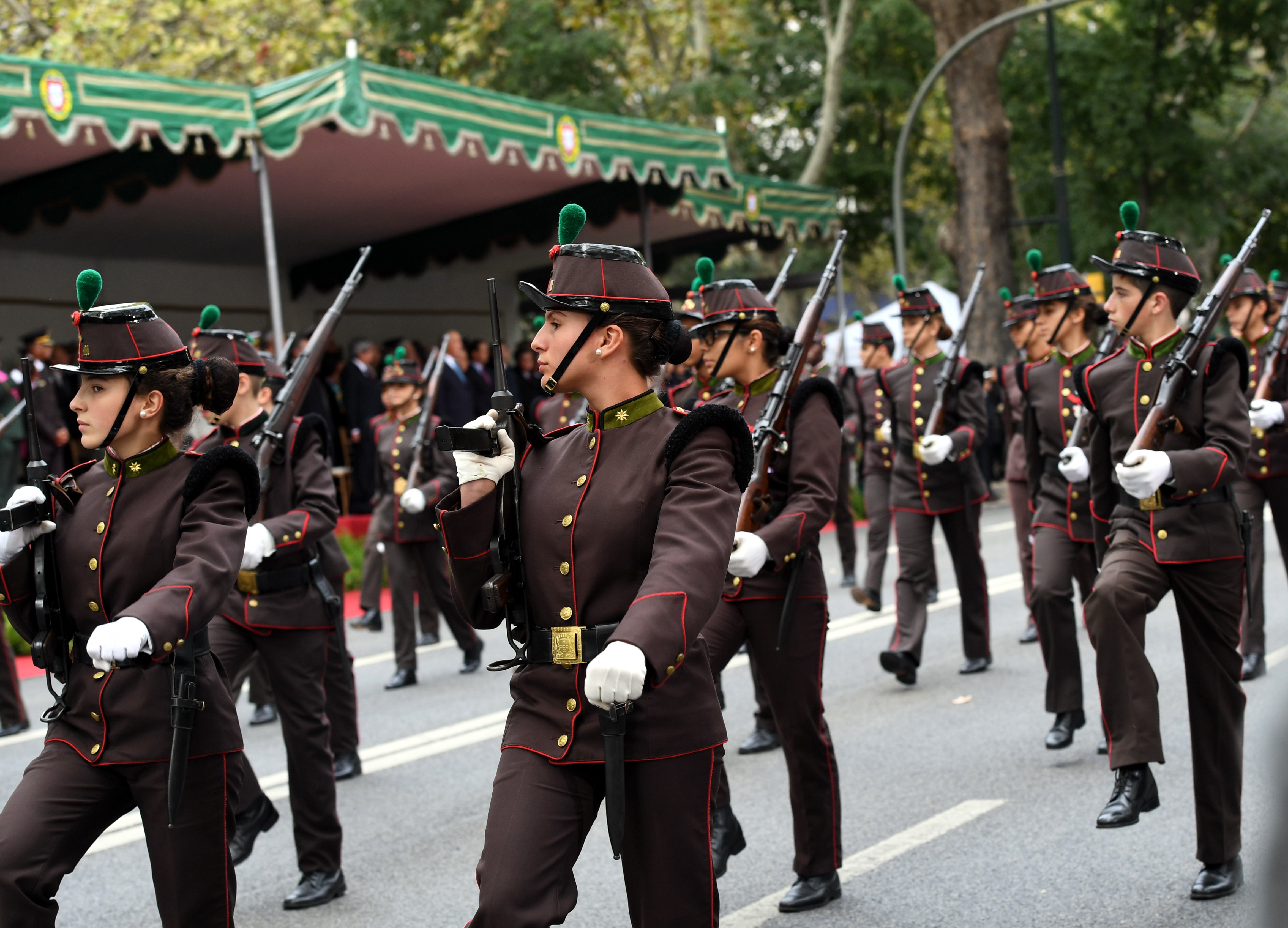 葡萄牙举行盛大阅兵式纪念一战结束100周年