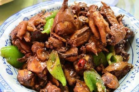蒙阴光棍鸡,是沂蒙地区的传统名小吃,享誉齐鲁大地.