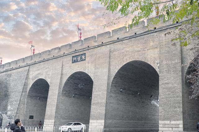 中国最大古城墙竟有14公里,走一圈4小时,方便出入新开14座城门