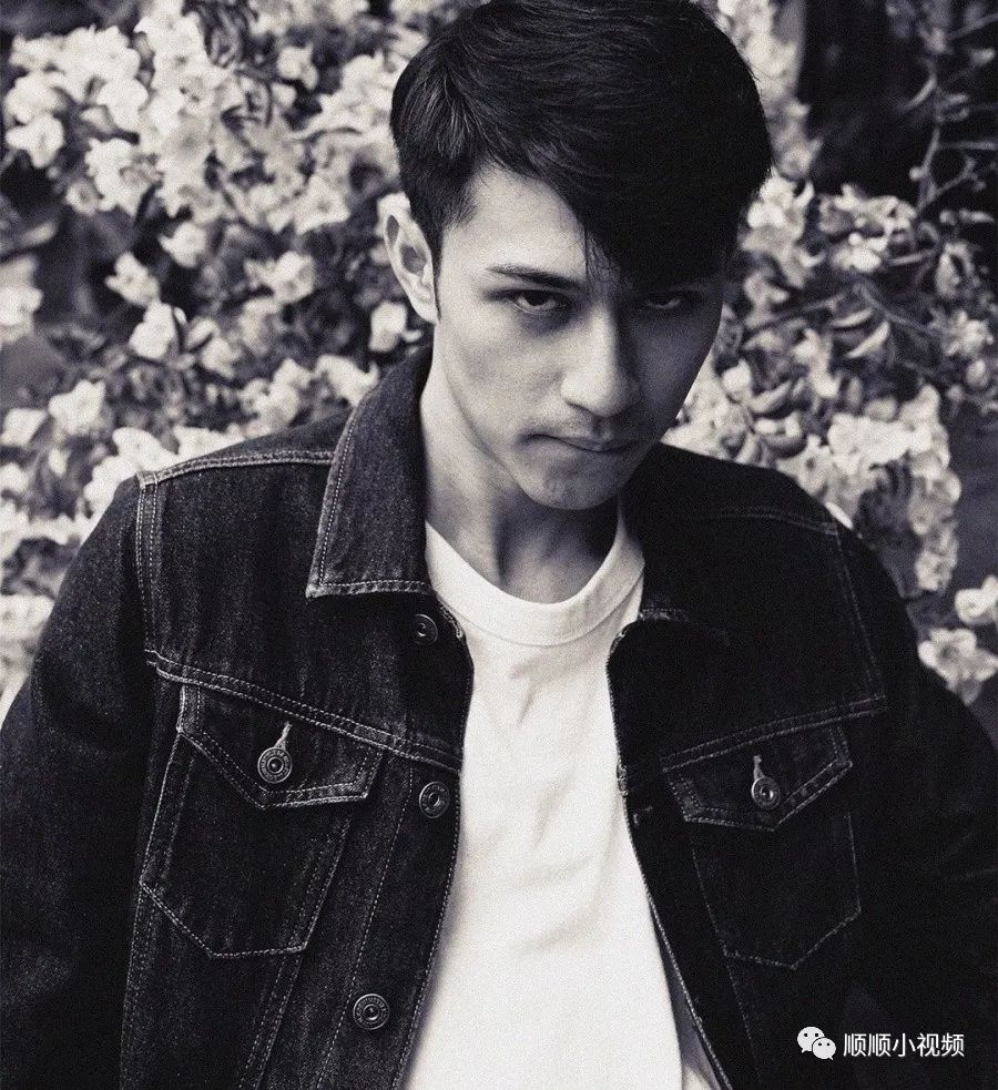 入伍十年,衣锦还乡,本可以光宗耀祖,但沈七夜,却被所有人都看不起……